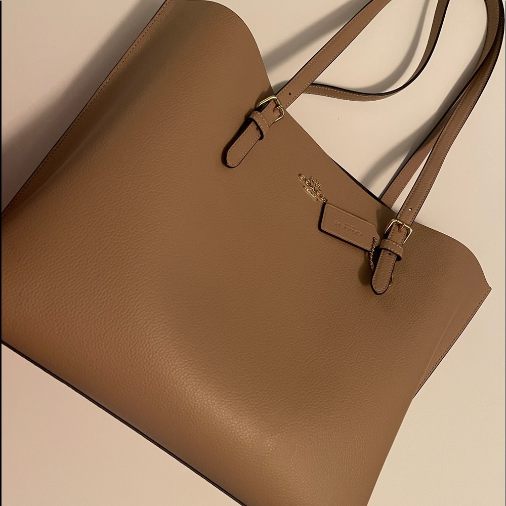 Coach Mollie Tote Gold/Tan Light Saddle Very Gently Used